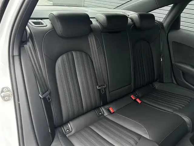 アウディ Ａ６ 2．0 TFSI クワトロSライン 茨城県 2017(平29)年 4.3万km グレイシアホワイトメタリック アシスタンスパッケージ /ACC /マトリクスLED /BOSE /黒革 /シートヒーター /パワーシート /レーンアシスト /サイドアシスト /バックカメラ /パーキングエイド /MMIナビ /12セグ /BT /DVD /USB  /アドバンストキー /ETC2.0 /純正19inAW /禁煙車