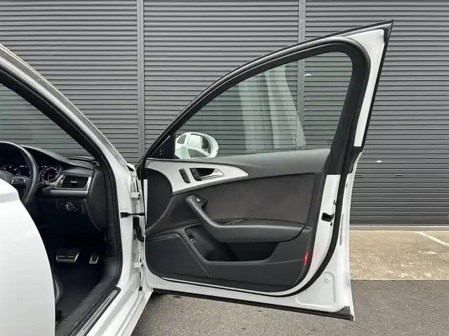 アウディ Ａ６ 2．0 TFSI クワトロSライン 茨城県 2017(平29)年 4.3万km グレイシアホワイトメタリック アシスタンスパッケージ /ACC /マトリクスLED /BOSE /黒革 /シートヒーター /パワーシート /レーンアシスト /サイドアシスト /バックカメラ /パーキングエイド /MMIナビ /12セグ /BT /DVD /USB  /アドバンストキー /ETC2.0 /純正19inAW /禁煙車