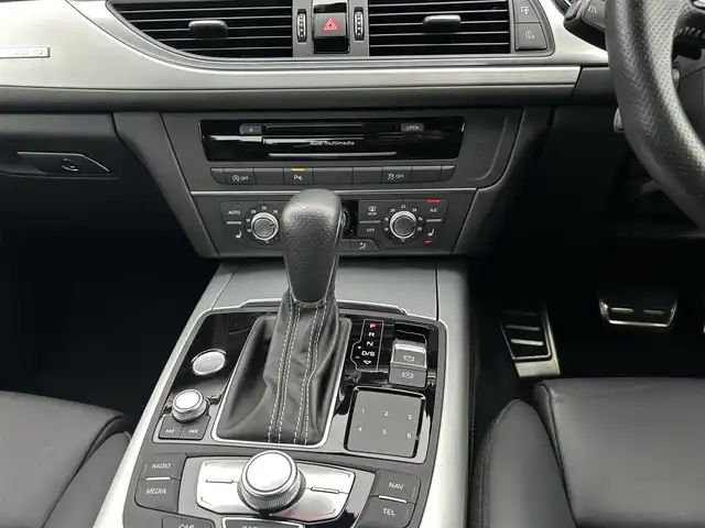 アウディ Ａ６ 2．0 TFSI クワトロSライン 茨城県 2017(平29)年 4.3万km グレイシアホワイトメタリック アシスタンスパッケージ /ACC /マトリクスLED /BOSE /黒革 /シートヒーター /パワーシート /レーンアシスト /サイドアシスト /バックカメラ /パーキングエイド /MMIナビ /12セグ /BT /DVD /USB  /アドバンストキー /ETC2.0 /純正19inAW /禁煙車