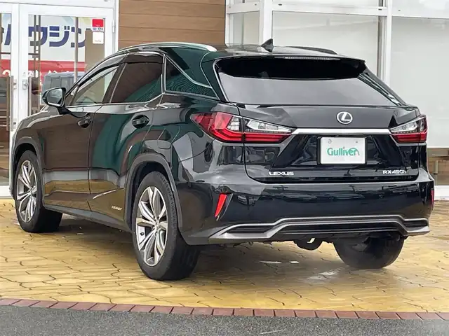 レクサス ＲＸ 450h バージョンL 宮崎県 2017(平29)年 8.6万km グラファイトブラックガラスフレーク 4WD/パノラマルーフ/ルーフレール/純正12.3型ナビ/フルセグTV/パワーバックドア/パノラミックビューモニター/ビルトインETC2.0/ドライブレコーダー/純正11.6型後席用ディスプレイ/レーダークルーズコントロール/クリアランスソナー/セーフティシステムプラス/・プリクラッシュセーフティシステム/・レーンキーピングアシスト/・オートマチックハイビーム/リアクロストラフィックアラート/リアクロストラフィックオートブレーキ/ブラインドスポットモニター/角型3眼LEDヘッドランプ/本木製/革巻きコンビステアリング/ステアリングヒーター/ブラウン革シート/全席シートヒーター/前席パワーシート/ポジションメモリー/前席コンフォータブルエアシート/純正オプ20インチアルミホイール/スマートエントリー/スタートシステム/禁煙車