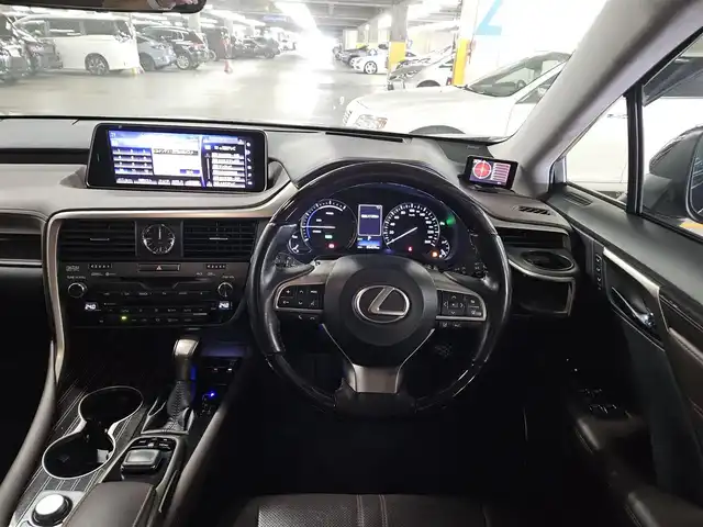 レクサス ＲＸ 450h バージョンL 宮崎県 2017(平29)年 8.6万km グラファイトブラックガラスフレーク 4WD/パノラマルーフ/ルーフレール/純正12.3型ナビ/フルセグTV/パワーバックドア/パノラミックビューモニター/ビルトインETC2.0/ドライブレコーダー/純正11.6型後席用ディスプレイ/レーダークルーズコントロール/クリアランスソナー/セーフティシステムプラス/・プリクラッシュセーフティシステム/・レーンキーピングアシスト/・オートマチックハイビーム/リアクロストラフィックアラート/リアクロストラフィックオートブレーキ/ブラインドスポットモニター/角型3眼LEDヘッドランプ/本木製/革巻きコンビステアリング/ステアリングヒーター/ブラウン革シート/全席シートヒーター/前席パワーシート/ポジションメモリー/前席コンフォータブルエアシート/純正オプ20インチアルミホイール/スマートエントリー/スタートシステム/禁煙車