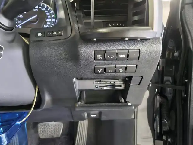 レクサス ＲＸ 450h バージョンL 宮崎県 2017(平29)年 8.6万km グラファイトブラックガラスフレーク 4WD/パノラマルーフ/ルーフレール/純正12.3型ナビ/フルセグTV/パワーバックドア/パノラミックビューモニター/ビルトインETC2.0/ドライブレコーダー/純正11.6型後席用ディスプレイ/レーダークルーズコントロール/クリアランスソナー/セーフティシステムプラス/・プリクラッシュセーフティシステム/・レーンキーピングアシスト/・オートマチックハイビーム/リアクロストラフィックアラート/リアクロストラフィックオートブレーキ/ブラインドスポットモニター/角型3眼LEDヘッドランプ/本木製/革巻きコンビステアリング/ステアリングヒーター/ブラウン革シート/全席シートヒーター/前席パワーシート/ポジションメモリー/前席コンフォータブルエアシート/純正オプ20インチアルミホイール/スマートエントリー/スタートシステム/禁煙車