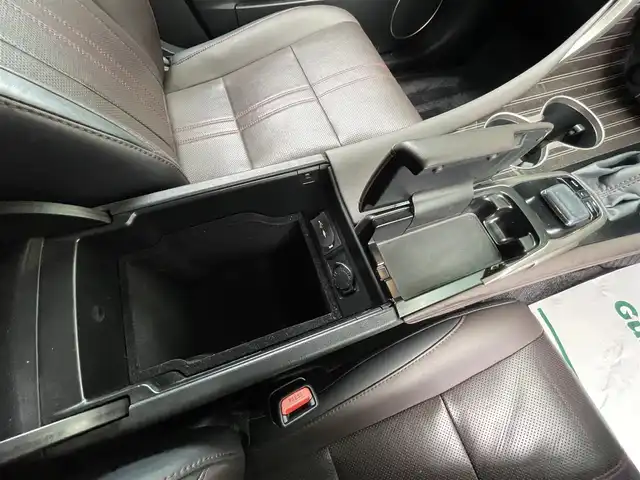 レクサス ＲＸ 450h バージョンL 宮崎県 2017(平29)年 8.6万km グラファイトブラックガラスフレーク 4WD/パノラマルーフ/ルーフレール/純正12.3型ナビ/フルセグTV/パワーバックドア/パノラミックビューモニター/ビルトインETC2.0/ドライブレコーダー/純正11.6型後席用ディスプレイ/レーダークルーズコントロール/クリアランスソナー/セーフティシステムプラス/・プリクラッシュセーフティシステム/・レーンキーピングアシスト/・オートマチックハイビーム/リアクロストラフィックアラート/リアクロストラフィックオートブレーキ/ブラインドスポットモニター/角型3眼LEDヘッドランプ/本木製/革巻きコンビステアリング/ステアリングヒーター/ブラウン革シート/全席シートヒーター/前席パワーシート/ポジションメモリー/前席コンフォータブルエアシート/純正オプ20インチアルミホイール/スマートエントリー/スタートシステム/禁煙車