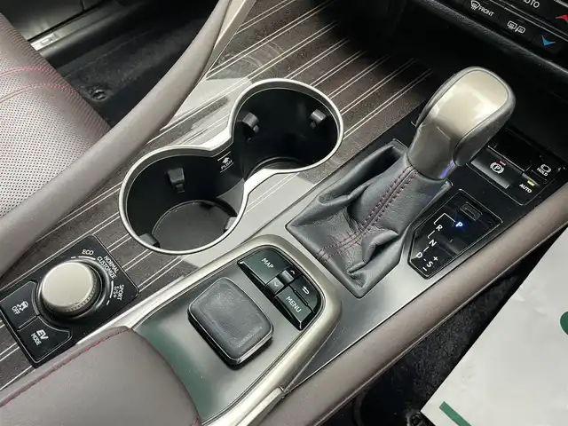 レクサス ＲＸ 450h バージョンL 宮崎県 2017(平29)年 8.6万km グラファイトブラックガラスフレーク 4WD/パノラマルーフ/ルーフレール/純正12.3型ナビ/フルセグTV/パワーバックドア/パノラミックビューモニター/ビルトインETC2.0/ドライブレコーダー/純正11.6型後席用ディスプレイ/レーダークルーズコントロール/クリアランスソナー/セーフティシステムプラス/・プリクラッシュセーフティシステム/・レーンキーピングアシスト/・オートマチックハイビーム/リアクロストラフィックアラート/リアクロストラフィックオートブレーキ/ブラインドスポットモニター/角型3眼LEDヘッドランプ/本木製/革巻きコンビステアリング/ステアリングヒーター/ブラウン革シート/全席シートヒーター/前席パワーシート/ポジションメモリー/前席コンフォータブルエアシート/純正オプ20インチアルミホイール/スマートエントリー/スタートシステム/禁煙車