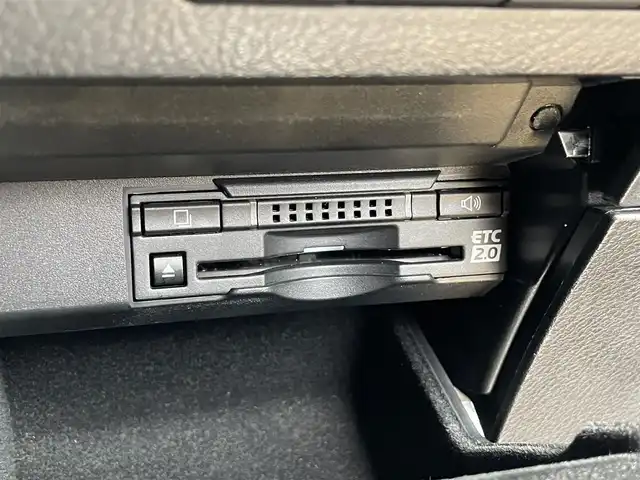 レクサス ＲＸ 450h バージョンL 宮崎県 2017(平29)年 8.6万km グラファイトブラックガラスフレーク 4WD/パノラマルーフ/ルーフレール/純正12.3型ナビ/フルセグTV/パワーバックドア/パノラミックビューモニター/ビルトインETC2.0/ドライブレコーダー/純正11.6型後席用ディスプレイ/レーダークルーズコントロール/クリアランスソナー/セーフティシステムプラス/・プリクラッシュセーフティシステム/・レーンキーピングアシスト/・オートマチックハイビーム/リアクロストラフィックアラート/リアクロストラフィックオートブレーキ/ブラインドスポットモニター/角型3眼LEDヘッドランプ/本木製/革巻きコンビステアリング/ステアリングヒーター/ブラウン革シート/全席シートヒーター/前席パワーシート/ポジションメモリー/前席コンフォータブルエアシート/純正オプ20インチアルミホイール/スマートエントリー/スタートシステム/禁煙車