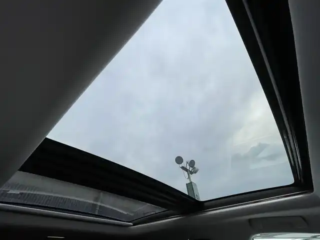 レクサス ＲＸ 450h バージョンL 宮崎県 2017(平29)年 8.6万km グラファイトブラックガラスフレーク 4WD/パノラマルーフ/ルーフレール/純正12.3型ナビ/フルセグTV/パワーバックドア/パノラミックビューモニター/ビルトインETC2.0/ドライブレコーダー/純正11.6型後席用ディスプレイ/レーダークルーズコントロール/クリアランスソナー/セーフティシステムプラス/・プリクラッシュセーフティシステム/・レーンキーピングアシスト/・オートマチックハイビーム/リアクロストラフィックアラート/リアクロストラフィックオートブレーキ/ブラインドスポットモニター/角型3眼LEDヘッドランプ/本木製/革巻きコンビステアリング/ステアリングヒーター/ブラウン革シート/全席シートヒーター/前席パワーシート/ポジションメモリー/前席コンフォータブルエアシート/純正オプ20インチアルミホイール/スマートエントリー/スタートシステム/禁煙車