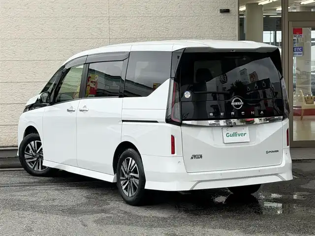 日産 セレナ e－パワー ハイウェイスター V 兵庫県 2023(令5)年 2.4万km プリズムホワイト 12.3インチディスプレイナビ/(BT/USBHDMI/AppleCarPlay)/全周囲カメラ/ETC2.0/両側パワースライドドア/プロパイロット/前後コーナーセンサー/ブラインドスポットモニター/LEDヘッドライト/オートライト/オートハイビーム/フォグランプ/前席シートヒーター/後席シートヒーター/ステアリングリモコン/ステアリングヒーター/電動格納ミラー/スマートキー/純正ドアバイザー/純正フロアマット/純正アルミ16インチ