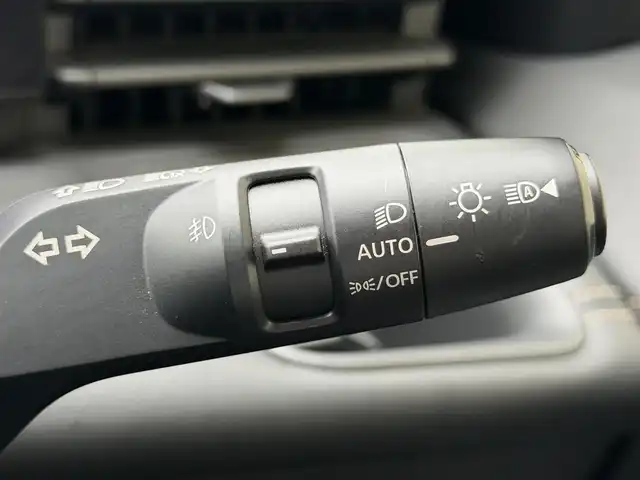 日産 セレナ e－パワー ハイウェイスター V 兵庫県 2023(令5)年 2.4万km プリズムホワイト 12.3インチディスプレイナビ/(BT/USBHDMI/AppleCarPlay)/全周囲カメラ/ETC2.0/両側パワースライドドア/プロパイロット/前後コーナーセンサー/ブラインドスポットモニター/LEDヘッドライト/オートライト/オートハイビーム/フォグランプ/前席シートヒーター/後席シートヒーター/ステアリングリモコン/ステアリングヒーター/電動格納ミラー/スマートキー/純正ドアバイザー/純正フロアマット/純正アルミ16インチ