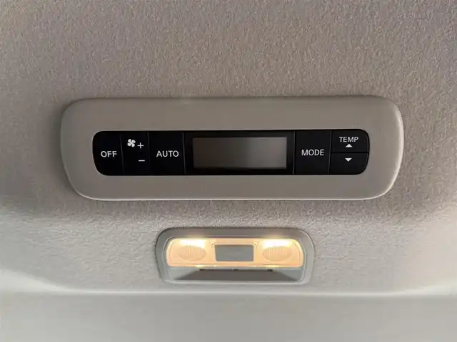 日産 セレナ e－パワー ハイウェイスター V 兵庫県 2023(令5)年 2.4万km プリズムホワイト 12.3インチディスプレイナビ/(BT/USBHDMI/AppleCarPlay)/全周囲カメラ/ETC2.0/両側パワースライドドア/プロパイロット/前後コーナーセンサー/ブラインドスポットモニター/LEDヘッドライト/オートライト/オートハイビーム/フォグランプ/前席シートヒーター/後席シートヒーター/ステアリングリモコン/ステアリングヒーター/電動格納ミラー/スマートキー/純正ドアバイザー/純正フロアマット/純正アルミ16インチ