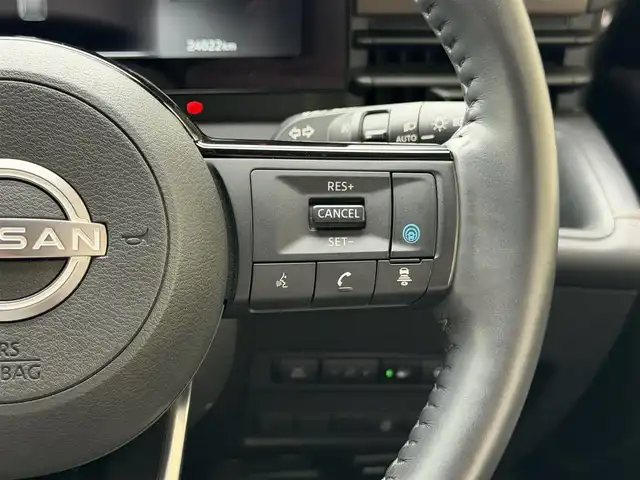 日産 セレナ e－パワー ハイウェイスター V 兵庫県 2023(令5)年 2.4万km プリズムホワイト 12.3インチディスプレイナビ/(BT/USBHDMI/AppleCarPlay)/全周囲カメラ/ETC2.0/両側パワースライドドア/プロパイロット/前後コーナーセンサー/ブラインドスポットモニター/LEDヘッドライト/オートライト/オートハイビーム/フォグランプ/前席シートヒーター/後席シートヒーター/ステアリングリモコン/ステアリングヒーター/電動格納ミラー/スマートキー/純正ドアバイザー/純正フロアマット/純正アルミ16インチ