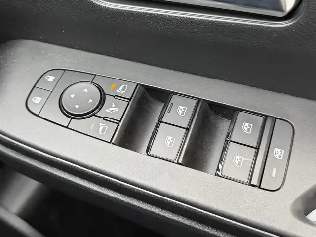 日産 セレナ e－パワー ハイウェイスター V 兵庫県 2023(令5)年 2.4万km プリズムホワイト 12.3インチディスプレイナビ/(BT/USBHDMI/AppleCarPlay)/全周囲カメラ/ETC2.0/両側パワースライドドア/プロパイロット/前後コーナーセンサー/ブラインドスポットモニター/LEDヘッドライト/オートライト/オートハイビーム/フォグランプ/前席シートヒーター/後席シートヒーター/ステアリングリモコン/ステアリングヒーター/電動格納ミラー/スマートキー/純正ドアバイザー/純正フロアマット/純正アルミ16インチ