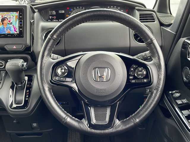 ホンダ Ｎ ＢＯＸ カスタム L 岩手県 2023(令5)年 1.5万km クリスタルブラックパール 純正SDナビ/AM/FM/CD/DVD/Bluetooth/フルセグTV/バックカメラ/ビルトインETC/ドライブレコーダー/レーダークルーズコントロール/衝突被害軽減ブレーキ/レーンキープアシスト/横滑り防止装置/シートヒーター/オートライト/LEDヘッドライト/フォグランプ/スマートキー/プッシュスタート/電動格納ミラー/社外14インチAW/純正フロアマット/ドアバイザー/保証書/取扱説明書