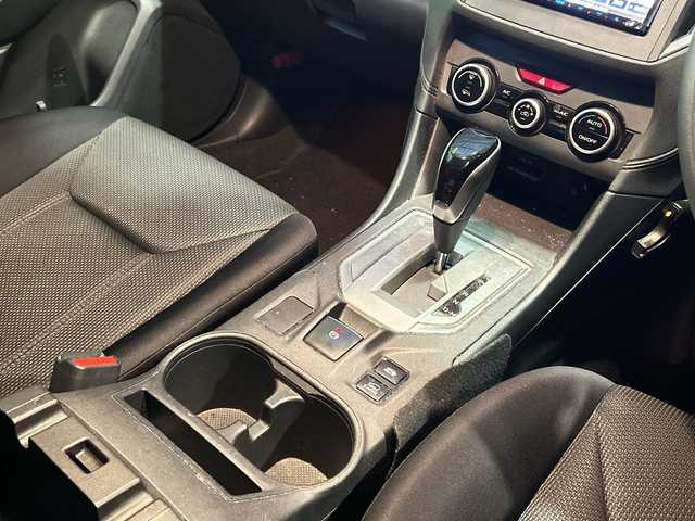 スバル インプレッサ ＸＶ 1．6i－L アイサイト 福岡県 2018(平30)年 11.3万km クリスタルホワイトP 純正ナビ/DVD/Bluetooth/TV（フルセグ）/AM/FM/SMART　USEN/iPod/DISC/USB/ヒルスタートアシスト/X-MODE/ETC/クルーズコントロール/レーンキープアシスト/アイドリングストップ/SRH/プリクラッシュ/車線逸脱警報装置/オートライト/ドラレコ（SD付）