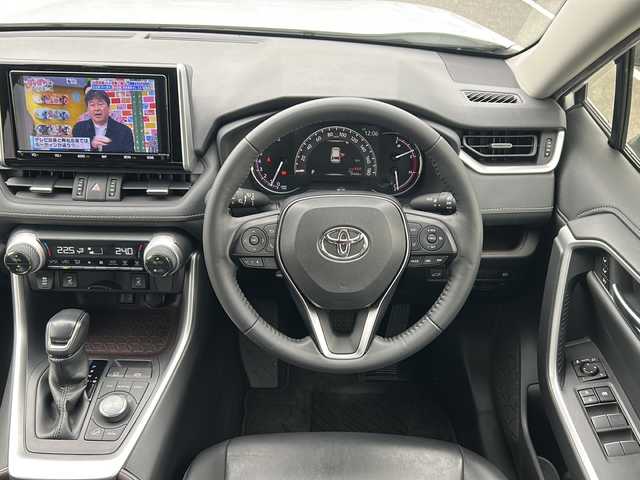 トヨタ ＲＡＶ４ G Zパッケージ 佐賀県 2019(令1)年 6万km ホワイトパールクリスタルシャイン ワンオーナー/純正9インチナビ/バックカメラ/プリクラッシュセーフティ/レーンディパーチャーアラート/オートハイビーム/アダプティブクルーズコントロール/ブラインドスポットモニター/リアクロストラフィックアラート/クリアランスソナー/電動パーキングブレーキ/オートブレーキホールド/パワーバックドア/レザーシート/シートヒーター/メモリパワーシート/ステアリングヒーター/ステアリングリモコン/ビルトインETC/ドライブレコーダー/プッシュスタート/スマートキー/LEDヘッドライト/フォグライト/純正アルミホイール