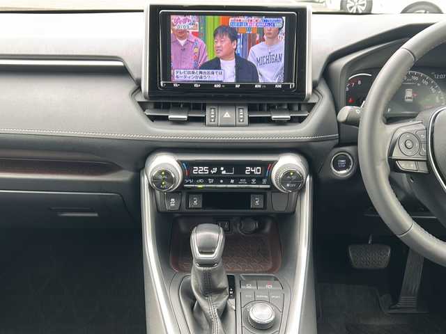 トヨタ ＲＡＶ４ G Zパッケージ 佐賀県 2019(令1)年 6万km ホワイトパールクリスタルシャイン ワンオーナー/純正9インチナビ/バックカメラ/プリクラッシュセーフティ/レーンディパーチャーアラート/オートハイビーム/アダプティブクルーズコントロール/ブラインドスポットモニター/リアクロストラフィックアラート/クリアランスソナー/電動パーキングブレーキ/オートブレーキホールド/パワーバックドア/レザーシート/シートヒーター/メモリパワーシート/ステアリングヒーター/ステアリングリモコン/ビルトインETC/ドライブレコーダー/プッシュスタート/スマートキー/LEDヘッドライト/フォグライト/純正アルミホイール