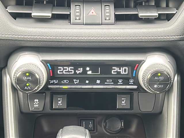 トヨタ ＲＡＶ４ G Zパッケージ 佐賀県 2019(令1)年 6万km ホワイトパールクリスタルシャイン ワンオーナー/純正9インチナビ/バックカメラ/プリクラッシュセーフティ/レーンディパーチャーアラート/オートハイビーム/アダプティブクルーズコントロール/ブラインドスポットモニター/リアクロストラフィックアラート/クリアランスソナー/電動パーキングブレーキ/オートブレーキホールド/パワーバックドア/レザーシート/シートヒーター/メモリパワーシート/ステアリングヒーター/ステアリングリモコン/ビルトインETC/ドライブレコーダー/プッシュスタート/スマートキー/LEDヘッドライト/フォグライト/純正アルミホイール