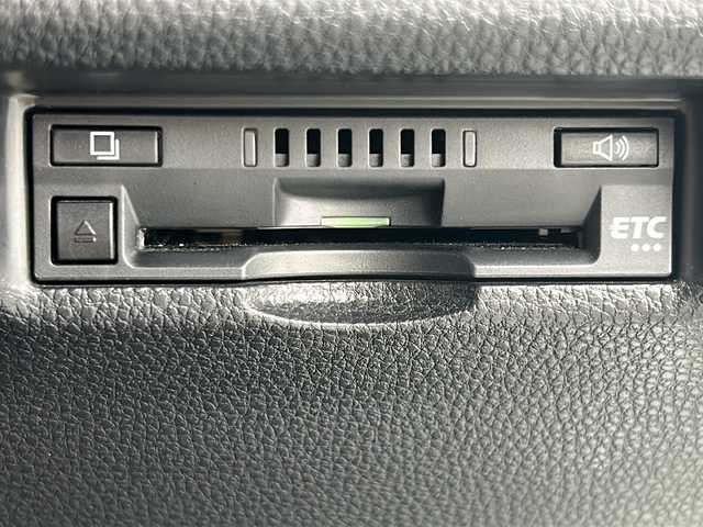 トヨタ ＲＡＶ４ G Zパッケージ 佐賀県 2019(令1)年 6万km ホワイトパールクリスタルシャイン ワンオーナー/純正9インチナビ/バックカメラ/プリクラッシュセーフティ/レーンディパーチャーアラート/オートハイビーム/アダプティブクルーズコントロール/ブラインドスポットモニター/リアクロストラフィックアラート/クリアランスソナー/電動パーキングブレーキ/オートブレーキホールド/パワーバックドア/レザーシート/シートヒーター/メモリパワーシート/ステアリングヒーター/ステアリングリモコン/ビルトインETC/ドライブレコーダー/プッシュスタート/スマートキー/LEDヘッドライト/フォグライト/純正アルミホイール