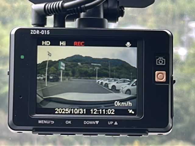 トヨタ ＲＡＶ４ G Zパッケージ 佐賀県 2019(令1)年 6万km ホワイトパールクリスタルシャイン ワンオーナー/純正9インチナビ/バックカメラ/プリクラッシュセーフティ/レーンディパーチャーアラート/オートハイビーム/アダプティブクルーズコントロール/ブラインドスポットモニター/リアクロストラフィックアラート/クリアランスソナー/電動パーキングブレーキ/オートブレーキホールド/パワーバックドア/レザーシート/シートヒーター/メモリパワーシート/ステアリングヒーター/ステアリングリモコン/ビルトインETC/ドライブレコーダー/プッシュスタート/スマートキー/LEDヘッドライト/フォグライト/純正アルミホイール