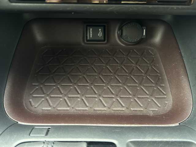 トヨタ ＲＡＶ４ G Zパッケージ 佐賀県 2019(令1)年 6万km ホワイトパールクリスタルシャイン ワンオーナー/純正9インチナビ/バックカメラ/プリクラッシュセーフティ/レーンディパーチャーアラート/オートハイビーム/アダプティブクルーズコントロール/ブラインドスポットモニター/リアクロストラフィックアラート/クリアランスソナー/電動パーキングブレーキ/オートブレーキホールド/パワーバックドア/レザーシート/シートヒーター/メモリパワーシート/ステアリングヒーター/ステアリングリモコン/ビルトインETC/ドライブレコーダー/プッシュスタート/スマートキー/LEDヘッドライト/フォグライト/純正アルミホイール