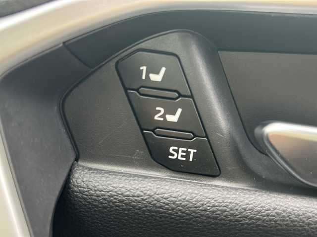 トヨタ ＲＡＶ４ G Zパッケージ 佐賀県 2019(令1)年 6万km ホワイトパールクリスタルシャイン ワンオーナー/純正9インチナビ/バックカメラ/プリクラッシュセーフティ/レーンディパーチャーアラート/オートハイビーム/アダプティブクルーズコントロール/ブラインドスポットモニター/リアクロストラフィックアラート/クリアランスソナー/電動パーキングブレーキ/オートブレーキホールド/パワーバックドア/レザーシート/シートヒーター/メモリパワーシート/ステアリングヒーター/ステアリングリモコン/ビルトインETC/ドライブレコーダー/プッシュスタート/スマートキー/LEDヘッドライト/フォグライト/純正アルミホイール