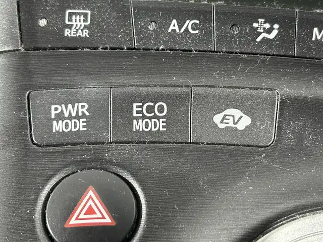 トヨタ プリウス S 佐賀県 2011(平23)年 17万km レッドマイカメタリック 純正メーカーオプションナビ/バックカメラ/CD/DVD/HDD/BT/MD/FM.AM/パーキングアシスト/ビルトインETC/ハンズフリー通話/ステアリングスイッチ/プッシュスタート/ヘッドライトレベライザー/電動ミラー/純正フロアマット/純正ドアバイザー/スマートキー×2/保証書/取扱説明書