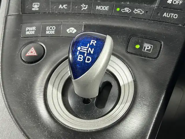 トヨタ プリウス S 佐賀県 2011(平23)年 17万km レッドマイカメタリック 純正メーカーオプションナビ/バックカメラ/CD/DVD/HDD/BT/MD/FM.AM/パーキングアシスト/ビルトインETC/ハンズフリー通話/ステアリングスイッチ/プッシュスタート/ヘッドライトレベライザー/電動ミラー/純正フロアマット/純正ドアバイザー/スマートキー×2/保証書/取扱説明書