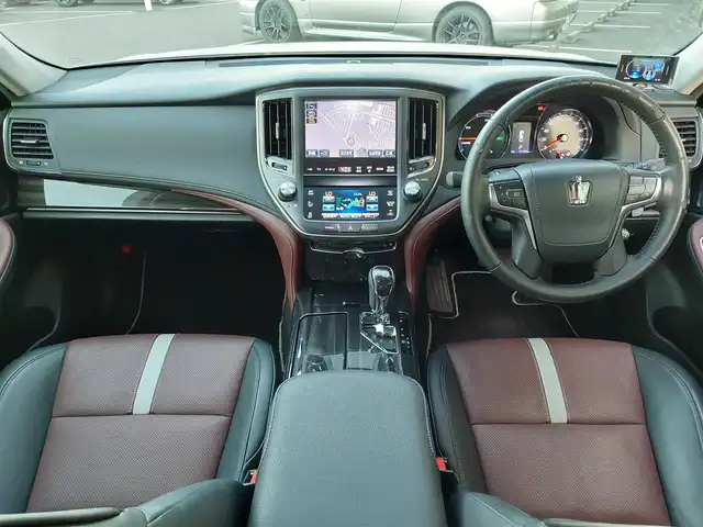 トヨタ クラウン ハイブリッド アスリートS ブラックスタイル 東京都 2015(平27)年 5.2万km ホワイトパールクリスタルシャイン ROJAMフルエアロ/ROJAM4本出しマフラー/サンルーフ/セーフティセンス/プリクラッシュセーフティ/レーンキープアシスト/レーダークルーズコントロール/純正SDナビ/パノラミックビューモニター/CD/DVD/BT/AM/FM/TV/レザーシート/シートヒーター/パワーシート/社外20インチAW/車高調キット/ビルトインETC