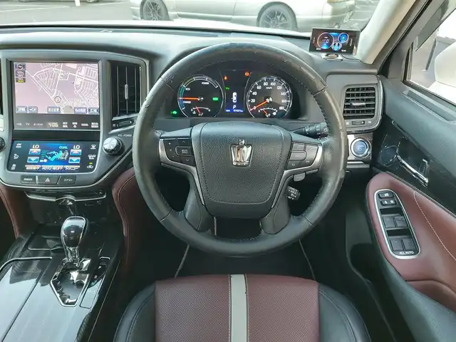 トヨタ クラウン ハイブリッド アスリートS ブラックスタイル 東京都 2015(平27)年 5.2万km ホワイトパールクリスタルシャイン ROJAMフルエアロ/ROJAM4本出しマフラー/サンルーフ/セーフティセンス/プリクラッシュセーフティ/レーンキープアシスト/レーダークルーズコントロール/純正SDナビ/パノラミックビューモニター/CD/DVD/BT/AM/FM/TV/レザーシート/シートヒーター/パワーシート/社外20インチAW/車高調キット/ビルトインETC