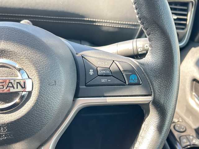 日産 セレナ ハイウェイスター G 千葉県 2016(平28)年 8万km ブリリアントホワイトパール ９型ナビＭＭ５１６Ｄ－Ｌ　フリップダウンモニター　プロパイロット　両側電動スライドドア　全方位カメラ　デジタルインナーミラー　セーフティパックＢ　ＥＴＣ　クルコン　ＢＴ　革調シートカバー　車高調