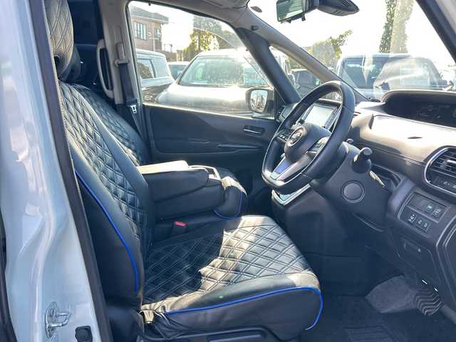 日産 セレナ ハイウェイスター G 千葉県 2016(平28)年 8万km ブリリアントホワイトパール ９型ナビＭＭ５１６Ｄ－Ｌ　フリップダウンモニター　プロパイロット　両側電動スライドドア　全方位カメラ　デジタルインナーミラー　セーフティパックＢ　ＥＴＣ　クルコン　ＢＴ　革調シートカバー　車高調