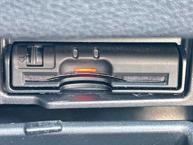 日産 セレナ ハイウェイスター G 千葉県 2016(平28)年 8万km ブリリアントホワイトパール ９型ナビＭＭ５１６Ｄ－Ｌ　フリップダウンモニター　プロパイロット　両側電動スライドドア　全方位カメラ　デジタルインナーミラー　セーフティパックＢ　ＥＴＣ　クルコン　ＢＴ　革調シートカバー　車高調