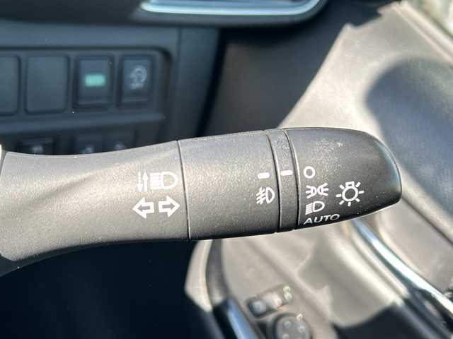 日産 セレナ ハイウェイスター G 千葉県 2016(平28)年 8万km ブリリアントホワイトパール ９型ナビＭＭ５１６Ｄ－Ｌ　フリップダウンモニター　プロパイロット　両側電動スライドドア　全方位カメラ　デジタルインナーミラー　セーフティパックＢ　ＥＴＣ　クルコン　ＢＴ　革調シートカバー　車高調