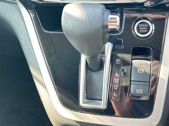 日産 セレナ ハイウェイスター G 千葉県 2016(平28)年 8万km ブリリアントホワイトパール ９型ナビＭＭ５１６Ｄ－Ｌ　フリップダウンモニター　プロパイロット　両側電動スライドドア　全方位カメラ　デジタルインナーミラー　セーフティパックＢ　ＥＴＣ　クルコン　ＢＴ　革調シートカバー　車高調