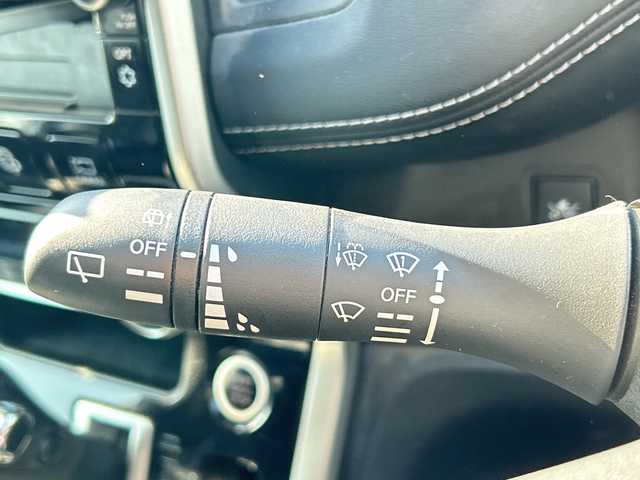 日産 セレナ ハイウェイスター G 千葉県 2016(平28)年 8万km ブリリアントホワイトパール ９型ナビＭＭ５１６Ｄ－Ｌ　フリップダウンモニター　プロパイロット　両側電動スライドドア　全方位カメラ　デジタルインナーミラー　セーフティパックＢ　ＥＴＣ　クルコン　ＢＴ　革調シートカバー　車高調