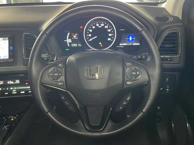 ホンダ ヴェゼル ハイブリッド X ホンダセンシング 広島県 2016(平28)年 3万km ルナシルバーM 純正ナビ　/バックカメラ　/レーダークルーズコントロール　/パドルシフト　/チップアップシート　/レーンキープ　　/オートライト　/衝突軽減システム　/LEDヘッドランプ　/フォグランプ　/Ｂｌｕｅｔｏｏｔｈ　/ＥＴＣ/純正16インチアルミホイール（215/60/R16）/エアバック（運転席/助手席/サイド）/カーテンエアバック