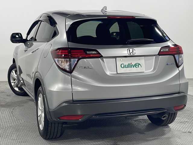 ホンダ ヴェゼル ハイブリッド X ホンダセンシング 広島県 2016(平28)年 3万km ルナシルバーM 純正ナビ　/バックカメラ　/レーダークルーズコントロール　/パドルシフト　/チップアップシート　/レーンキープ　　/オートライト　/衝突軽減システム　/LEDヘッドランプ　/フォグランプ　/Ｂｌｕｅｔｏｏｔｈ　/ＥＴＣ/純正16インチアルミホイール（215/60/R16）/エアバック（運転席/助手席/サイド）/カーテンエアバック