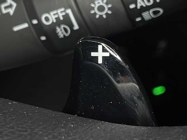 ホンダ ヴェゼル ハイブリッド X ホンダセンシング 広島県 2016(平28)年 3万km ルナシルバーM 純正ナビ　/バックカメラ　/レーダークルーズコントロール　/パドルシフト　/チップアップシート　/レーンキープ　　/オートライト　/衝突軽減システム　/LEDヘッドランプ　/フォグランプ　/Ｂｌｕｅｔｏｏｔｈ　/ＥＴＣ/純正16インチアルミホイール（215/60/R16）/エアバック（運転席/助手席/サイド）/カーテンエアバック