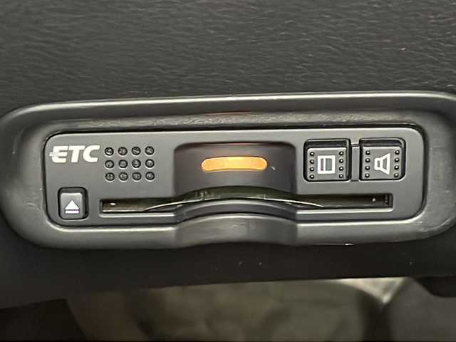 ホンダ ヴェゼル ハイブリッド X ホンダセンシング 広島県 2016(平28)年 3万km ルナシルバーM 純正ナビ　/バックカメラ　/レーダークルーズコントロール　/パドルシフト　/チップアップシート　/レーンキープ　　/オートライト　/衝突軽減システム　/LEDヘッドランプ　/フォグランプ　/Ｂｌｕｅｔｏｏｔｈ　/ＥＴＣ/純正16インチアルミホイール（215/60/R16）/エアバック（運転席/助手席/サイド）/カーテンエアバック