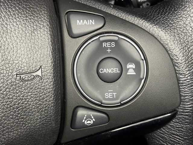 ホンダ ヴェゼル ハイブリッド X ホンダセンシング 広島県 2016(平28)年 3万km ルナシルバーM 純正ナビ　/バックカメラ　/レーダークルーズコントロール　/パドルシフト　/チップアップシート　/レーンキープ　　/オートライト　/衝突軽減システム　/LEDヘッドランプ　/フォグランプ　/Ｂｌｕｅｔｏｏｔｈ　/ＥＴＣ/純正16インチアルミホイール（215/60/R16）/エアバック（運転席/助手席/サイド）/カーテンエアバック