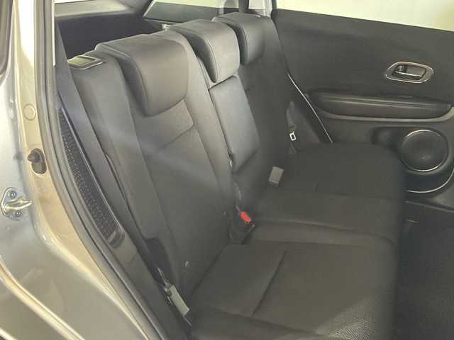 ホンダ ヴェゼル ハイブリッド X ホンダセンシング 広島県 2016(平28)年 3万km ルナシルバーM 純正ナビ　/バックカメラ　/レーダークルーズコントロール　/パドルシフト　/チップアップシート　/レーンキープ　　/オートライト　/衝突軽減システム　/LEDヘッドランプ　/フォグランプ　/Ｂｌｕｅｔｏｏｔｈ　/ＥＴＣ/純正16インチアルミホイール（215/60/R16）/エアバック（運転席/助手席/サイド）/カーテンエアバック