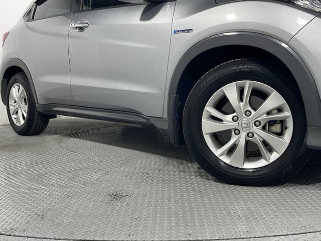 ホンダ ヴェゼル ハイブリッド X ホンダセンシング 広島県 2016(平28)年 3万km ルナシルバーM 純正ナビ　/バックカメラ　/レーダークルーズコントロール　/パドルシフト　/チップアップシート　/レーンキープ　　/オートライト　/衝突軽減システム　/LEDヘッドランプ　/フォグランプ　/Ｂｌｕｅｔｏｏｔｈ　/ＥＴＣ/純正16インチアルミホイール（215/60/R16）/エアバック（運転席/助手席/サイド）/カーテンエアバック