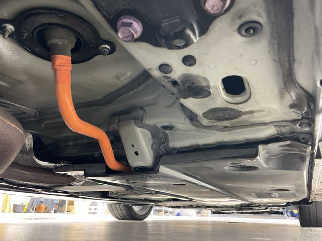 トヨタ カローラツーリング ハイブリッド ダブルバイビー 道央・札幌 2020(令2)年 9.6万km ホワイトパールクリスタルシャイン ・4WD/・純正ナビ/・TV&CD&DVD&BT&SD&Miracast/・バックカメラ/・トヨタセーフティーセンス/・レーダークルーズコントロール/・ブラインドスポットモニター/・ハーフレザーシート/・前席シートヒーター/・ステアリングスイッチ/・ステアリングヒーター/・ビルドインETC/・オートマチックハイビーム/・オートライト/・LEDヘッドライト/・スマートキー/・プッシュスタート