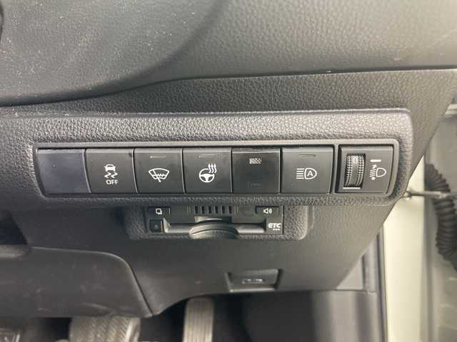 トヨタ カローラツーリング ハイブリッド ダブルバイビー 道央・札幌 2020(令2)年 9.6万km ホワイトパールクリスタルシャイン ・4WD/・純正ナビ/・TV&CD&DVD&BT&SD&Miracast/・バックカメラ/・トヨタセーフティーセンス/・レーダークルーズコントロール/・ブラインドスポットモニター/・ハーフレザーシート/・前席シートヒーター/・ステアリングスイッチ/・ステアリングヒーター/・ビルドインETC/・オートマチックハイビーム/・オートライト/・LEDヘッドライト/・スマートキー/・プッシュスタート