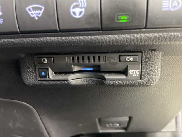 トヨタ カローラツーリング ハイブリッド ダブルバイビー 道央・札幌 2020(令2)年 9.6万km ホワイトパールクリスタルシャイン ・4WD/・純正ナビ/・TV&CD&DVD&BT&SD&Miracast/・バックカメラ/・トヨタセーフティーセンス/・レーダークルーズコントロール/・ブラインドスポットモニター/・ハーフレザーシート/・前席シートヒーター/・ステアリングスイッチ/・ステアリングヒーター/・ビルドインETC/・オートマチックハイビーム/・オートライト/・LEDヘッドライト/・スマートキー/・プッシュスタート