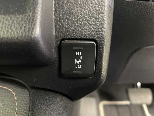 トヨタ カローラツーリング ハイブリッド ダブルバイビー 道央・札幌 2020(令2)年 9.6万km ホワイトパールクリスタルシャイン ・4WD/・純正ナビ/・TV&CD&DVD&BT&SD&Miracast/・バックカメラ/・トヨタセーフティーセンス/・レーダークルーズコントロール/・ブラインドスポットモニター/・ハーフレザーシート/・前席シートヒーター/・ステアリングスイッチ/・ステアリングヒーター/・ビルドインETC/・オートマチックハイビーム/・オートライト/・LEDヘッドライト/・スマートキー/・プッシュスタート