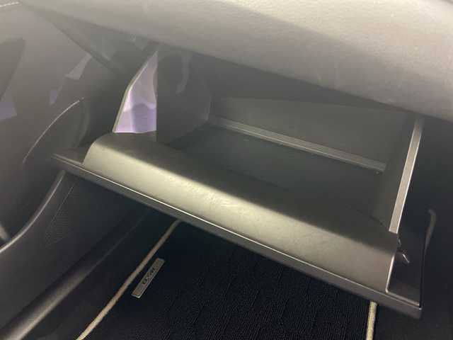 トヨタ カローラツーリング ハイブリッド ダブルバイビー 道央・札幌 2020(令2)年 9.6万km ホワイトパールクリスタルシャイン ・4WD/・純正ナビ/・TV&CD&DVD&BT&SD&Miracast/・バックカメラ/・トヨタセーフティーセンス/・レーダークルーズコントロール/・ブラインドスポットモニター/・ハーフレザーシート/・前席シートヒーター/・ステアリングスイッチ/・ステアリングヒーター/・ビルドインETC/・オートマチックハイビーム/・オートライト/・LEDヘッドライト/・スマートキー/・プッシュスタート