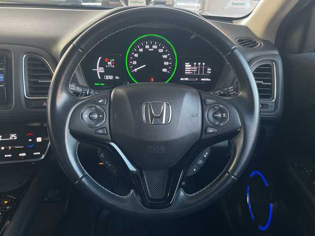 ホンダ ヴェゼル ハイブリッド Z ホンダセンシング 福島県 2018(平30)年 4.9万km プレミアムクリスタルレッドM 純正ＳＤナビ　ハーフレザーシート　バックカメラ　センシング　レーダークルーズコントロール　ＥＴＣ　レーンキープ　シートヒーター　純正アルミホイール　スマートキー　パドルシフト　純正フロアマット