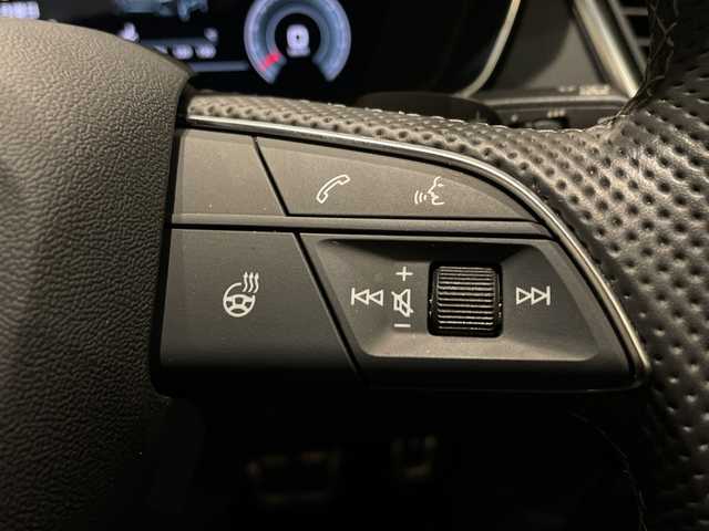 アウディ アウディ Ｑ５ 40TDIクワトロ Sライン 新潟県 2022(令4)年 1.9万km グレイシアホワイトメタリック スペシャルオプション（受注生産）/パノラマサンルーフ/TVチューナー/オプション/アシスタンスパッケージ /・LEDヘッドライト ・LEDリヤコンビネーションライト/・アウディプレセンスリヤ/・アウディサイドアシスト/・バーチャルコックピット/plus パッケージ/・マトリクスLEDヘッドライトパッケージ/・アルミホイール 5ダブルアームデザイン/・コントラストグレー 8J×19/・アコースティックガラス（フロントサイド）/コンフォートパッケージ/・スマートフォンワイヤレスチャージング/・リヤシートUSBチャージング/・ステアリングヒーター/S line パッケージ/ ・S line バンパー/・ドアシルトリムS lineロゴ ・S line エクステリアロゴ/・マルチカラーアンビエントライティング/全方位カメラ/シートヒーター（フロント）/オートマチックテールゲート/アダプティブクルーズコントロール/アルミホイール 5スポークダイナミックデザイン/パークアシスト/純正HDDナビ/・FM/AM/Bluetooth