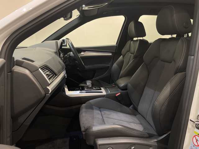 アウディ アウディ Ｑ５ 40TDIクワトロ Sライン 新潟県 2022(令4)年 1.9万km グレイシアホワイトメタリック スペシャルオプション（受注生産）/パノラマサンルーフ/TVチューナー/オプション/アシスタンスパッケージ /・LEDヘッドライト ・LEDリヤコンビネーションライト/・アウディプレセンスリヤ/・アウディサイドアシスト/・バーチャルコックピット/plus パッケージ/・マトリクスLEDヘッドライトパッケージ/・アルミホイール 5ダブルアームデザイン/・コントラストグレー 8J×19/・アコースティックガラス（フロントサイド）/コンフォートパッケージ/・スマートフォンワイヤレスチャージング/・リヤシートUSBチャージング/・ステアリングヒーター/S line パッケージ/ ・S line バンパー/・ドアシルトリムS lineロゴ ・S line エクステリアロゴ/・マルチカラーアンビエントライティング/全方位カメラ/シートヒーター（フロント）/オートマチックテールゲート/アダプティブクルーズコントロール/アルミホイール 5スポークダイナミックデザイン/パークアシスト/純正HDDナビ/・FM/AM/Bluetooth
