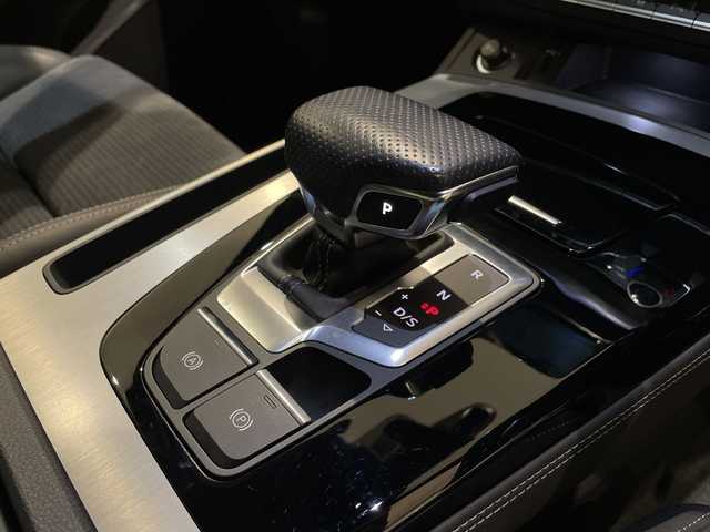 アウディ アウディ Ｑ５ 40TDIクワトロ Sライン 新潟県 2022(令4)年 1.9万km グレイシアホワイトメタリック スペシャルオプション（受注生産）/パノラマサンルーフ/TVチューナー/オプション/アシスタンスパッケージ /・LEDヘッドライト ・LEDリヤコンビネーションライト/・アウディプレセンスリヤ/・アウディサイドアシスト/・バーチャルコックピット/plus パッケージ/・マトリクスLEDヘッドライトパッケージ/・アルミホイール 5ダブルアームデザイン/・コントラストグレー 8J×19/・アコースティックガラス（フロントサイド）/コンフォートパッケージ/・スマートフォンワイヤレスチャージング/・リヤシートUSBチャージング/・ステアリングヒーター/S line パッケージ/ ・S line バンパー/・ドアシルトリムS lineロゴ ・S line エクステリアロゴ/・マルチカラーアンビエントライティング/全方位カメラ/シートヒーター（フロント）/オートマチックテールゲート/アダプティブクルーズコントロール/アルミホイール 5スポークダイナミックデザイン/パークアシスト/純正HDDナビ/・FM/AM/Bluetooth